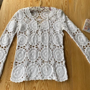 Virkad topp - Superfin vit virkad topp köpt på humana