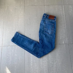 Replay jeans  - Säljer nu dessa fräscha jeansen ny skick och väldigt fina replay jeans 🙌