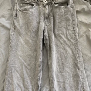 Gråa jeans - Gråa jeans som är jätte sköna