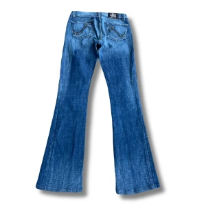 Rock and republic jeans - Ett par jättefina rock and republic jeans som inte kommer till användning. Inga defekter. [Midjemått tvärs över: 34cm] [Innerbenslängd: 78cm] Skriv om du har några funderingar!