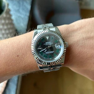 Seiko mod - En superfin Seiko datejust mod Klockan är 39mm i diameter Inspirerad av storfavoriten Rolex Wimbledon Hör av dig vid fler frågor Priset är ej hugget i sten 