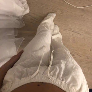 Linnebyxor Madlady  - Säljer mina oanvända linnebyxor från madlady i storlek S-Tall. Nypris 599. 