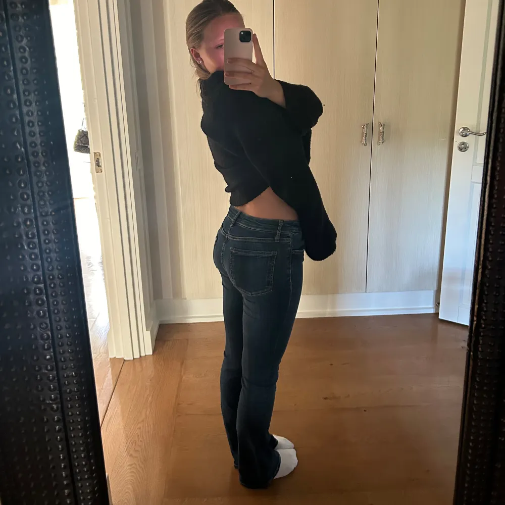 Säljer mina low waist jeans från zara💕. Jeans & Byxor.