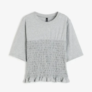 Tröja från Hm - Säljer denna populära tröja som inte kommer till användning! Den är helt slutsåld. Nyskick !