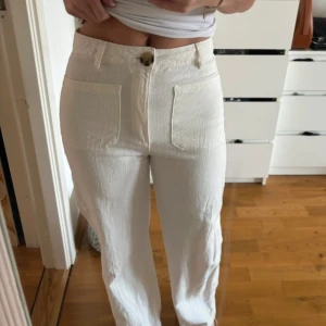 Linne byxor - Fina linne byxor från märket Rolla's! Nypris 1700kr. Storlek 36, skulle säga motsvarar XS\ S eller 34/36. Väldigt fint skick. Jag är 1,68cm 