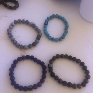 Armband  - Säljer dessa armband som är oanvända. Om man vill ha fler så löser vi ett bättre pris 