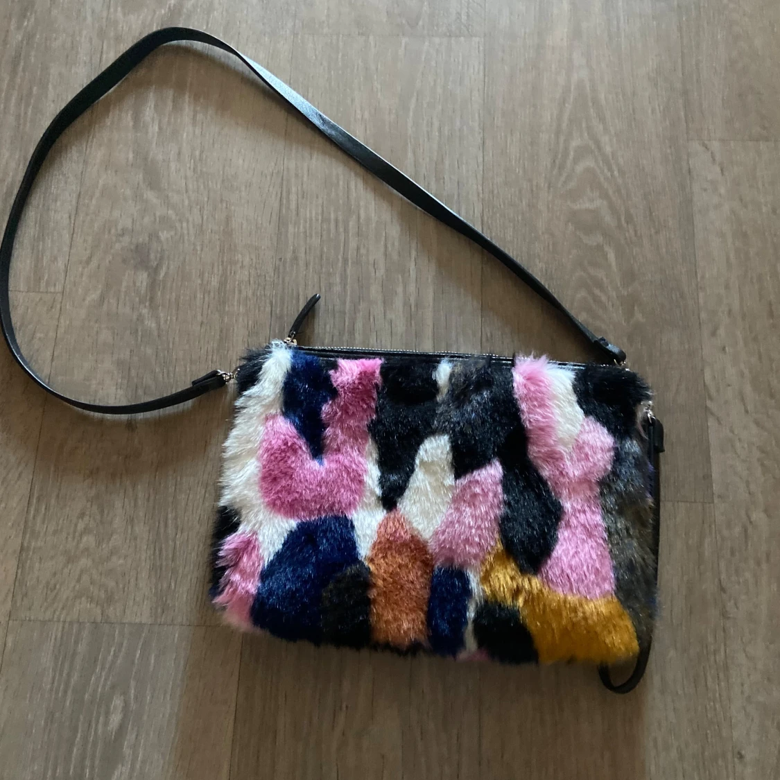 Fluffig och färgglad väska 😽💋 - 90