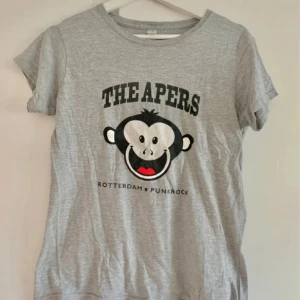 T-shirt  - Bandyröja från the apers Superskönt☺️