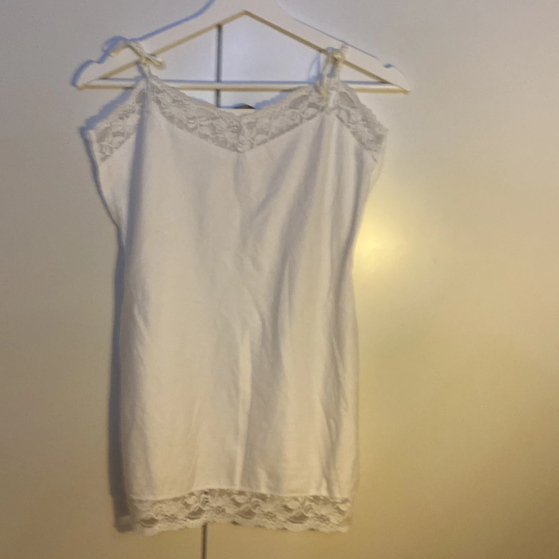 Väldig fin vitt linne men lite mönster på! 💞 