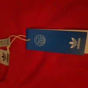 Adidas Tee dress - En adidas klänning helt oanvänd i en vacker röd färg men prisslapp kvar!❤