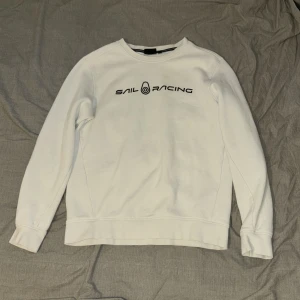 Vit tröja från Sail Racing - En vit långärmad tröja från Sail Racing, bra skick!