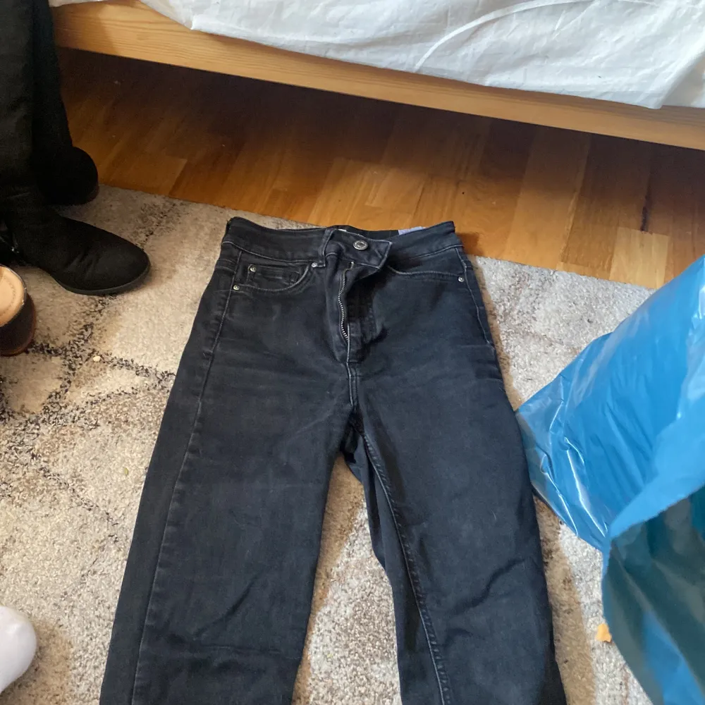  Jättefina svarta Lång jeans bootcut supersköna. Jeans & Byxor.