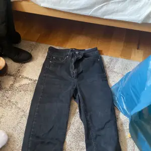  Jättefina svarta Lång jeans bootcut supersköna