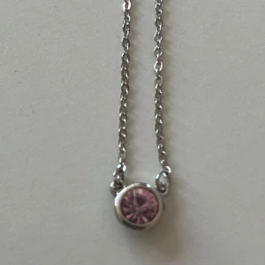 Halsband - Guldfynd halsband, så sött!!!! ALDRIG ANVÄNT HELT NYSKICK❤️❤️❤️