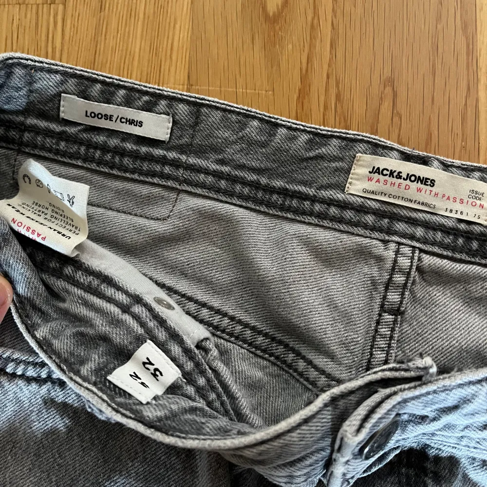 Jack & Jones jeans i storlek 32/32, köpta för ca 500kr mitt pris 159kr, skick 9/10!. Jeans & Byxor.