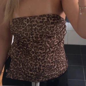 Leopard topp - Skitsnygg, knappt använd