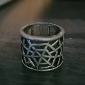 Spindelnät ring - Spindelnät liknande ring, fett cool