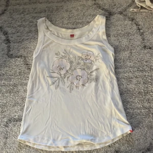 tank top - Linne från Esprit! helt oanvänd köpt second hand.