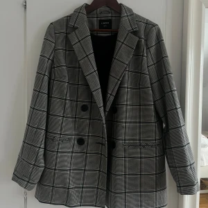 Oversized kavaj - Oversized kavaj från Lindex i storlek M, använd fåtal tillfällen. 