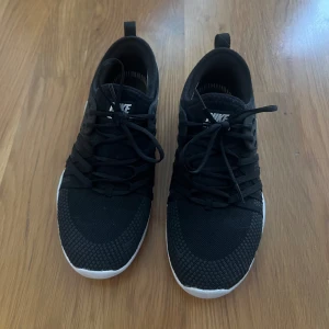 Nike träningsskor  - Nästan oanvända träningsskor från Nike, storlek 36. Modell NIKE Free TR 7 904651-001