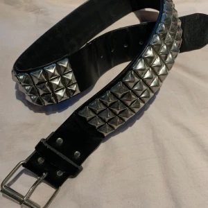 Nitbälte🤘 - Snyggt nitbälte!! 100 cm långt 