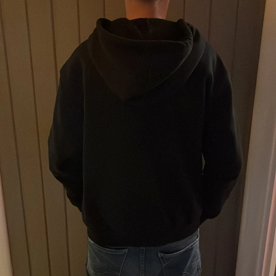 Svart jacka med strassmönster från Shein - 90