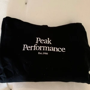 Fin hoodie i nyskick  - I nyskick, storlek 160. Kom med förslag på pris 