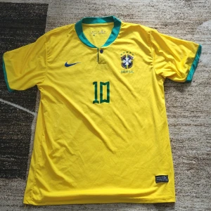 BRAZIL 2022/2023 Neymar Jr. 10 - Oanvänd samt i väldigt bra skick