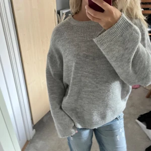 Grå stickad tröja - Snygg grå stickad tröja