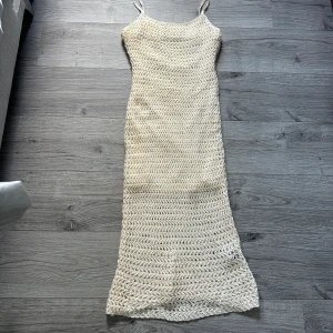 Helt ny stickad klänning  - Storlek S/M 