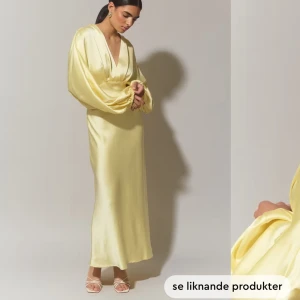 Gul satinklänning - Har prislapp kvar, aldrig använd! Slutsåld på hemsidan och i de flesta butiker. 