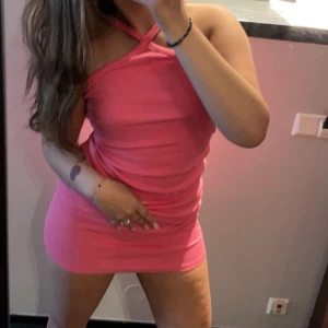 Rosa klänning  - Klänning från lager 157 i storlek M