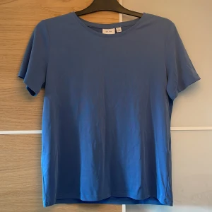 T-shirt  - Fin tshirt från vila🫶🏻 m/s