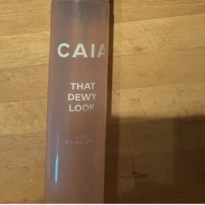Full setting spray från caia - Ni får gärna fler bilder om ni vill köpa Helst genom vinted