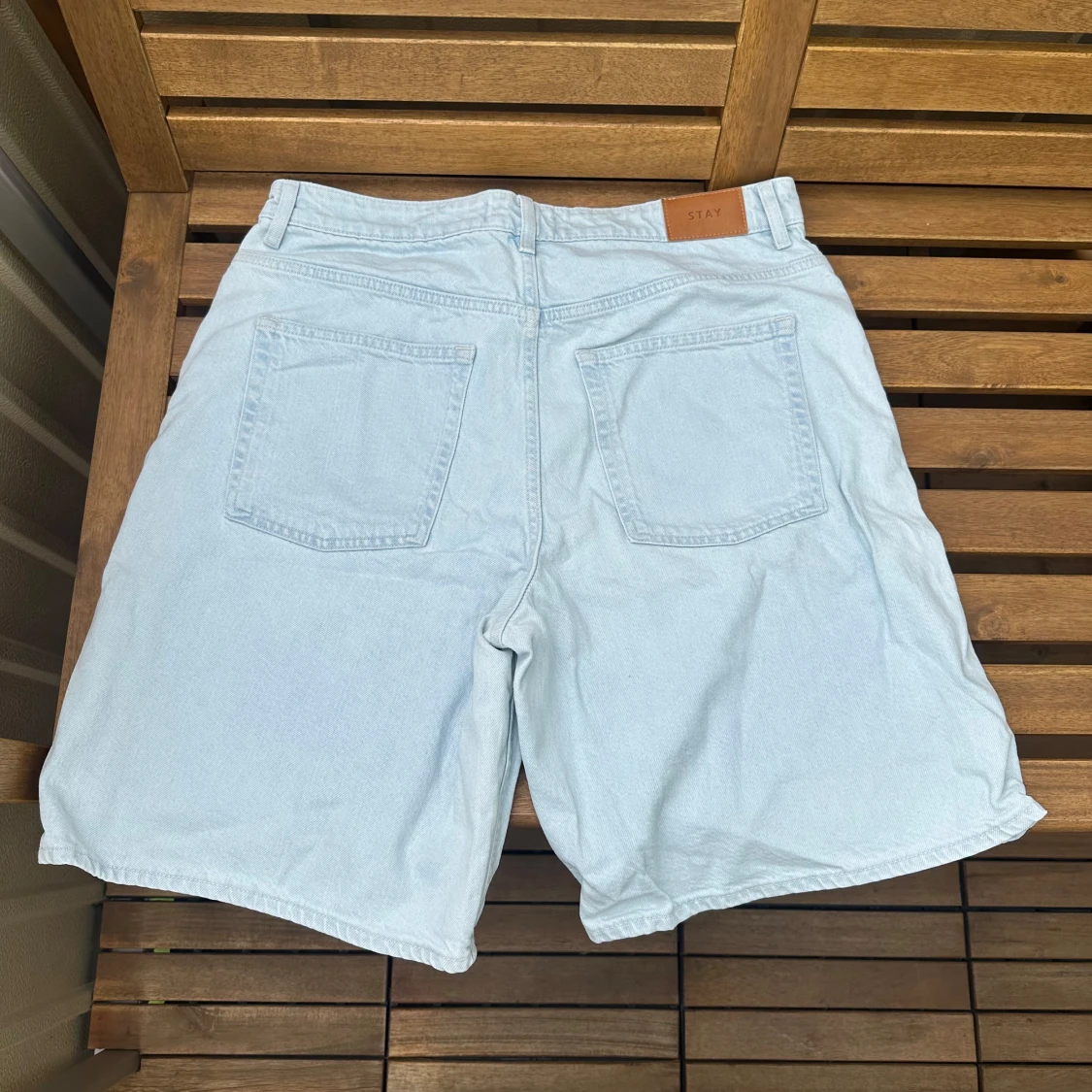 Oversized/baggy ljusblå jeans shorts storlek L - 2