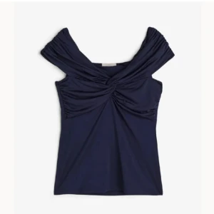Offshoulder topp - Snygg topp från H&M🔥säljer pga för stor för mig