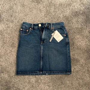 Petite jeans kjol  - Petite jeans kjol, helt ny, storlek uk 4