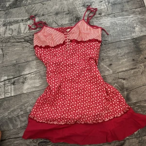 Sommarklänning  - Jättefin sommarklänning i bra skick.