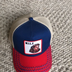 Milf keps  - Helt oanvänd milfhunter keps signerad av Leo revenite. Skriv vid minsta fråga