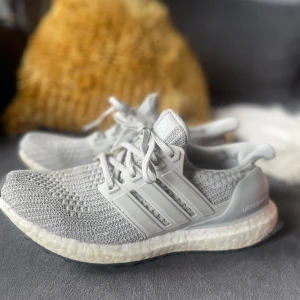 ULTRA BOOST GRÅ - Säljer dessa ultraboost skor då dem inte används!