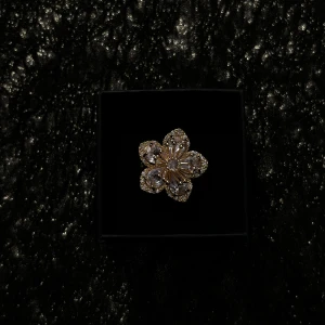 Guld ring  - Unik ring med fina detaljer som är justerbar💕 Kan gå ner i pris vid snabb affär🪩