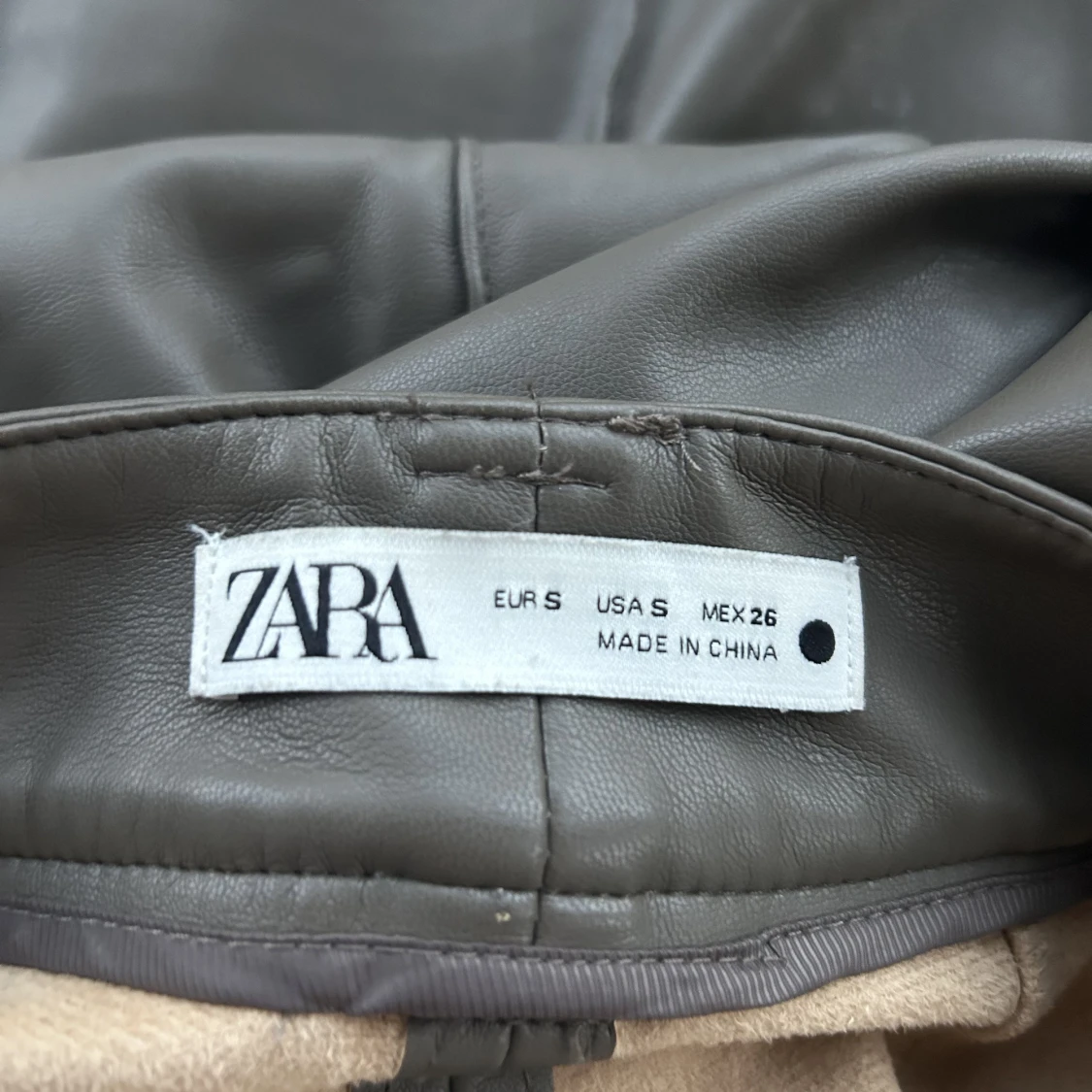 Zara gröna skinnbyxor - 90