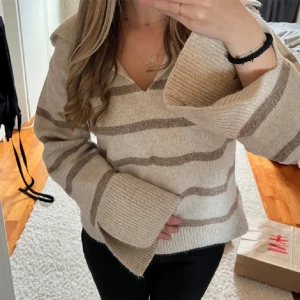 stickad tröja - jättefin ny!