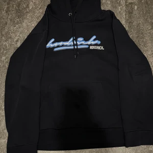 Hoodrich tracksuit  - Den är dom ny väldigt sparsamt använd är för stor och säljer den på grund av det. 