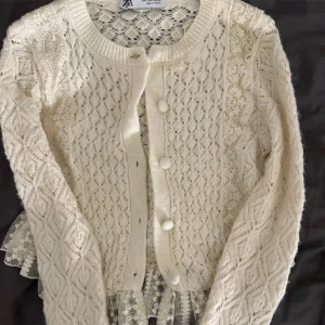 Söt zara-kofta🌻 - Söt kofta från zara, kommer ej till användning längre tyvärr🙈