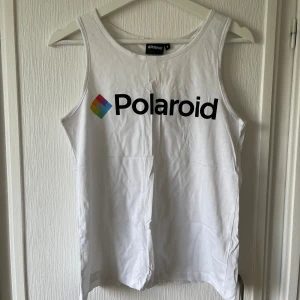 Polaroid linne/tröja - Linne/tröja som aldrig har blivit använd. Inte alls i min stil. I mycket bra skick. 