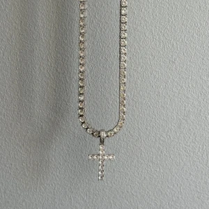 Kors halsband - Aldrig använt