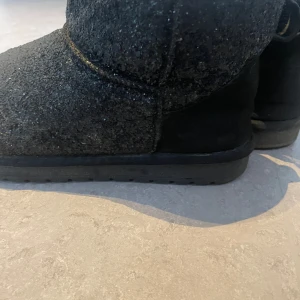 Svarta glitter uggs - Jätte fina höst uggs 