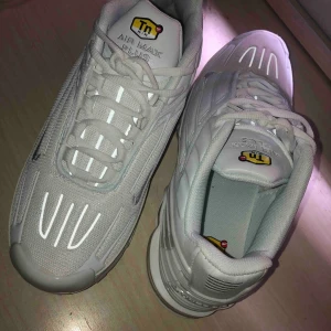 Nike TN - Hej jag säljer Denna Nike tns för att jag beställde fel storlek dem är helt nya har aldrig kommit till användning nypris 2399kr på dem