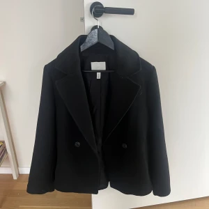 Kappa - Skit snygg höstkappa från hm. Aldrig använd. 